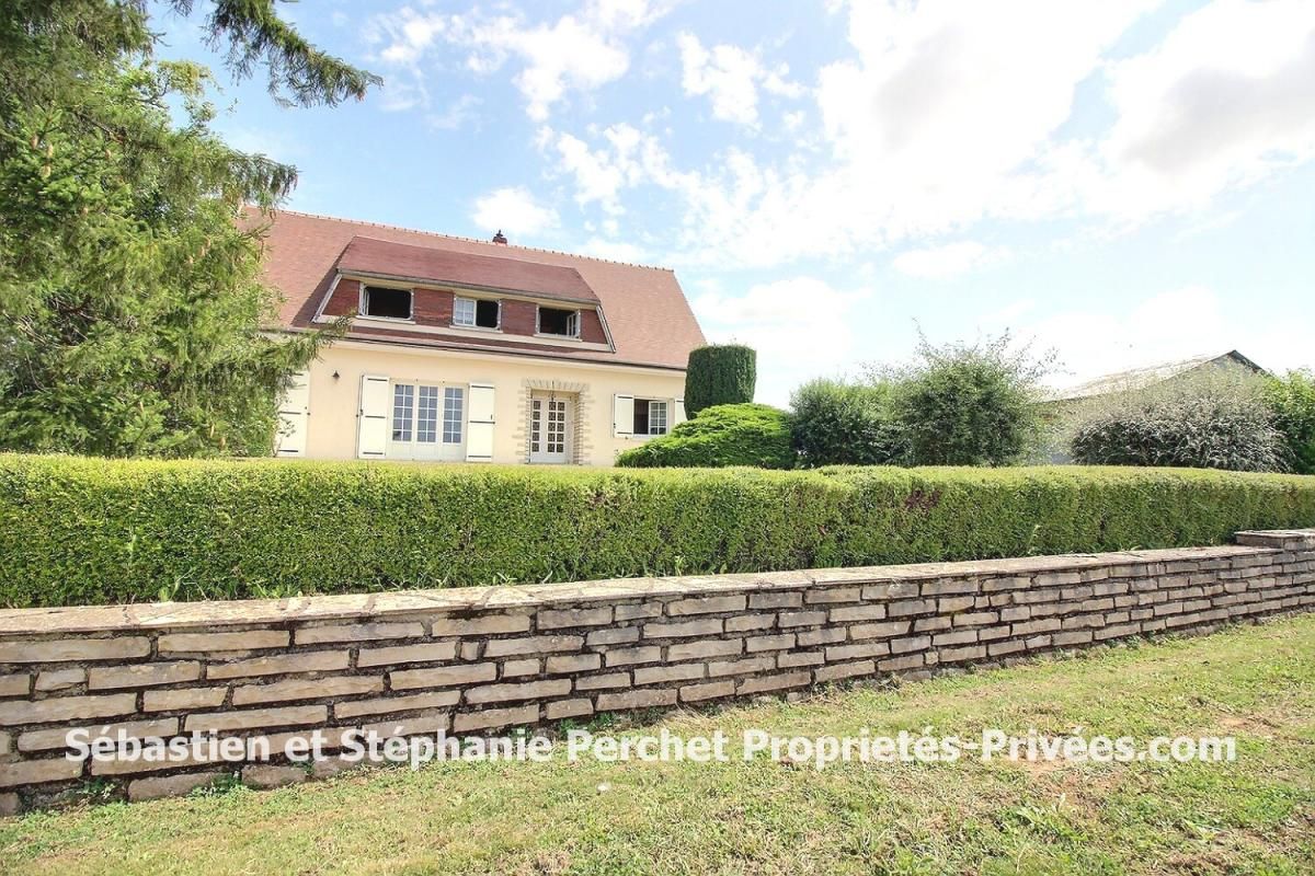 PATAY Maison 6 chambres avec hangar sur un terrain de 3330 m2 3