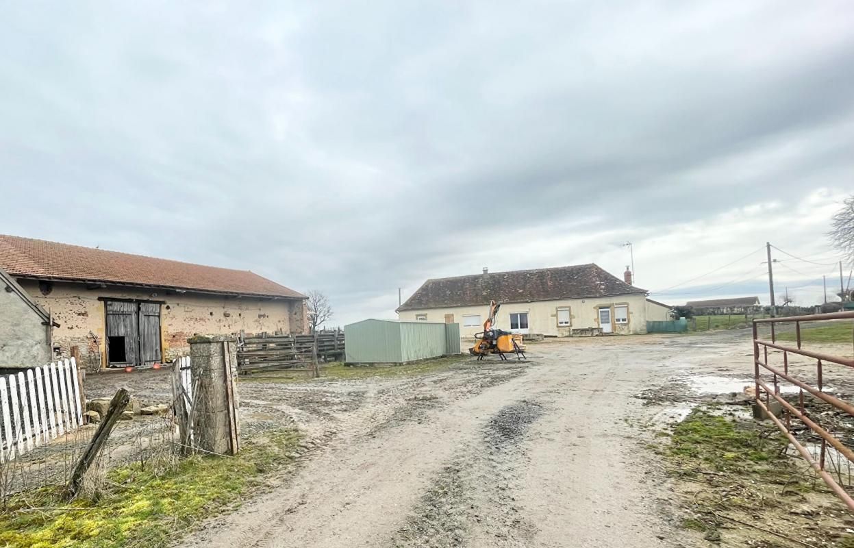 Corps de ferme avec maison de 94 m² et 5.1 ha de pré