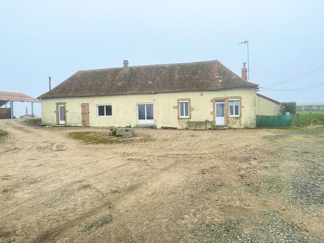 LE PIN Corps de ferme avec maison de 94 m² et 5.1 ha de pré 2