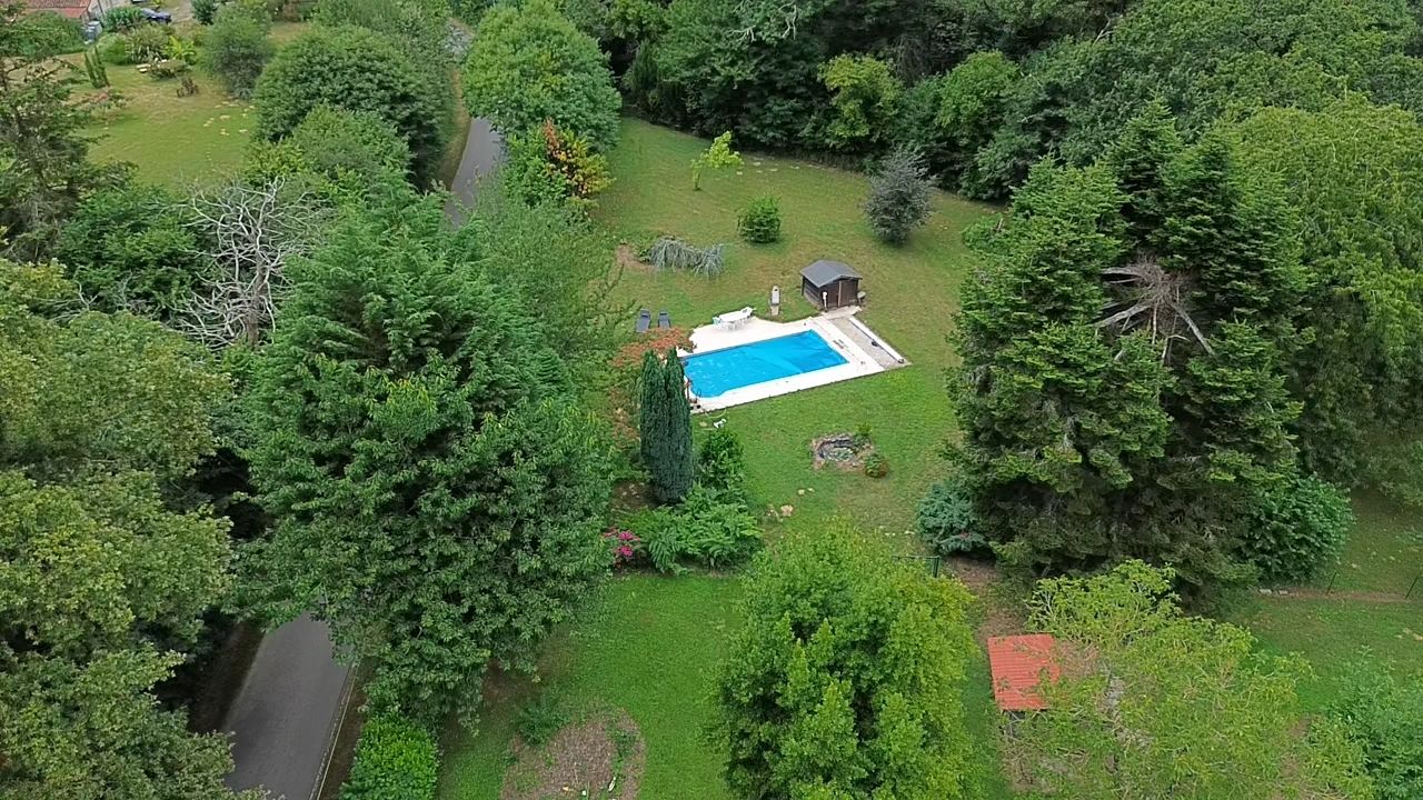 SUPERBE DEMEURE RENOVEE ET SON PARC AVEC PISCINE