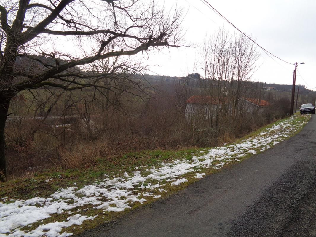 SANSSAC-L'EGLISE Sanssac L'Eglise(43), terrain constructible de 931m2 1