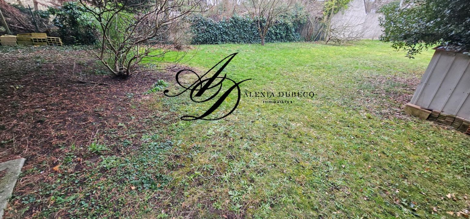 CHAMPS-SUR-MARNE EXCLUSIVITE - Terrain constructible de 2 367 m2  - Opportunité exceptionnelle à Champs-sur-Marne 2