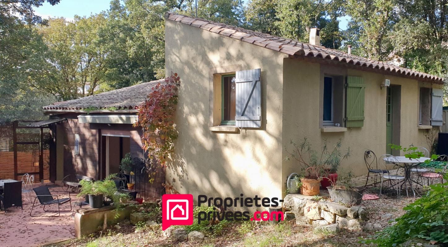 Uzès proche, maison individuelle sur terrain arboré