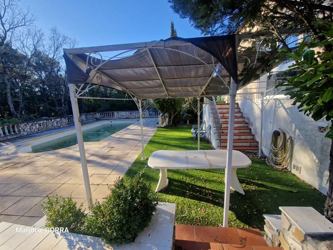 NANS-LES-PINS NANS-LES-PINS  Villa T6 SUR 2004 M² TERRAIN PISCINE 2