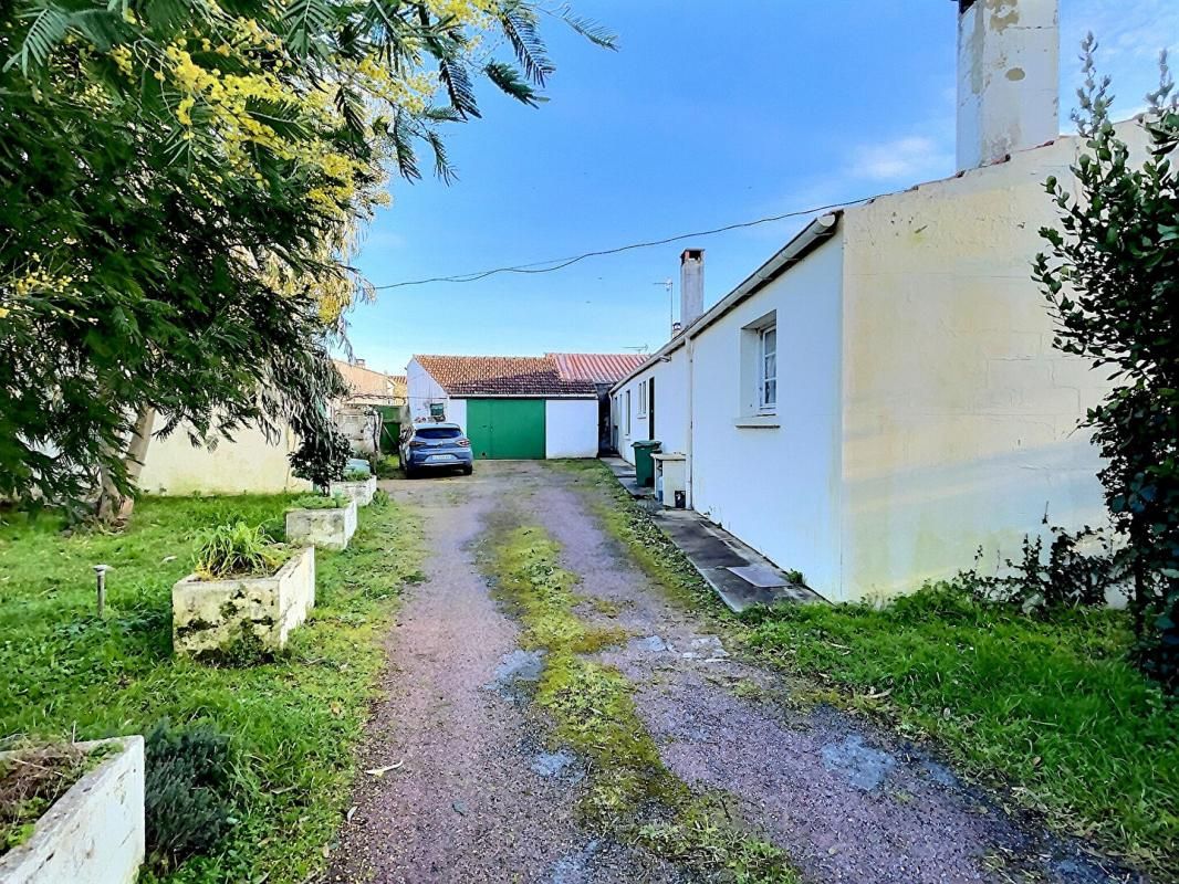 DOLUS-D'OLERON - 17550 - Maison  5 pièce(s) 110 m2 à Rénovée  avec terrain de 2 130 m2 - Dolus d'Oléron - Ile d'Oléron - 2