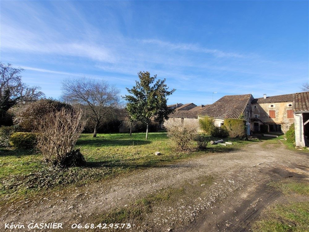 MARTHON (16380) Ensemble immobilier 207m2 + dépendances