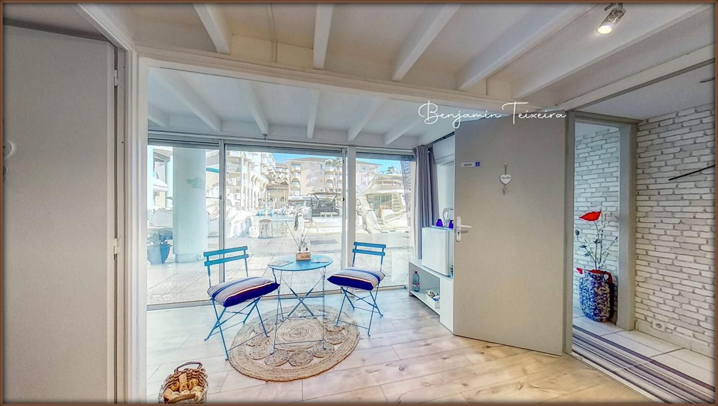 FREJUS 83600 FREJUS - Local commercial + Appartement 3