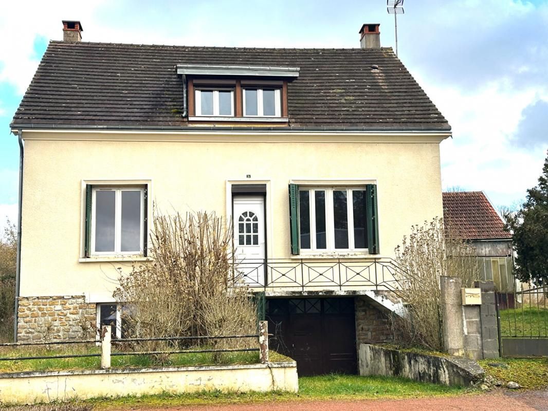 Maison  indépendante de bourg à  VICQ SUR NAHON