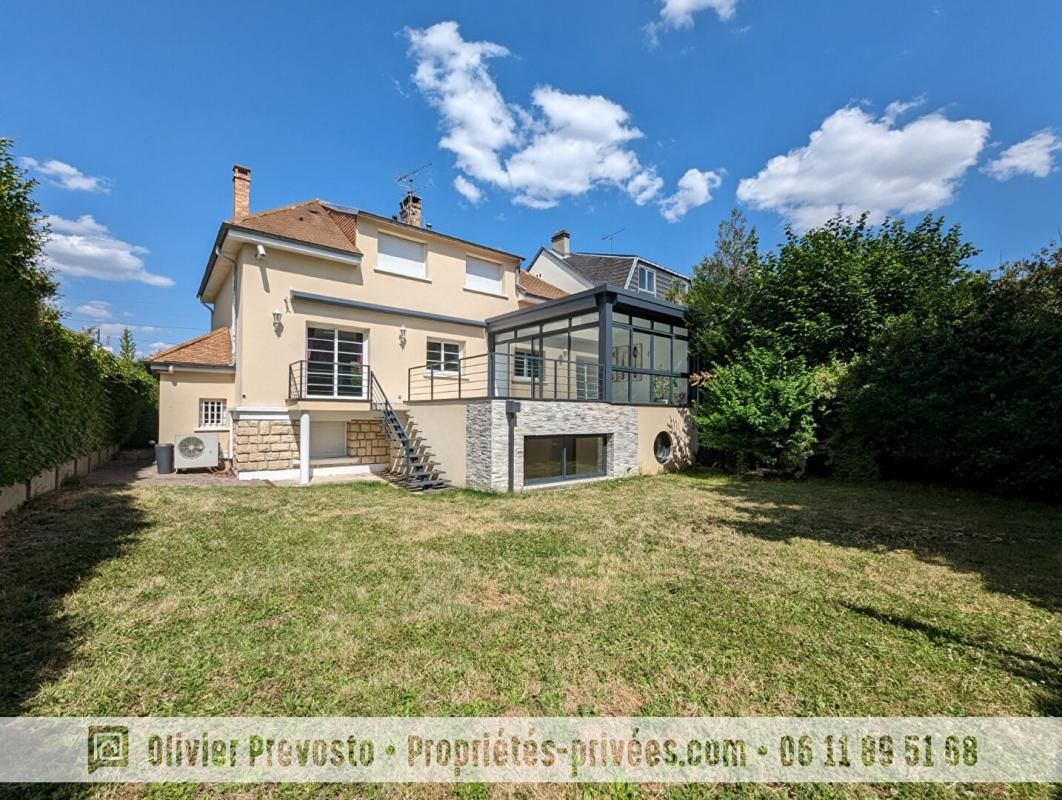 Maison Familliale Verrieres Le Buisson 9 pièce(s) 235 m2