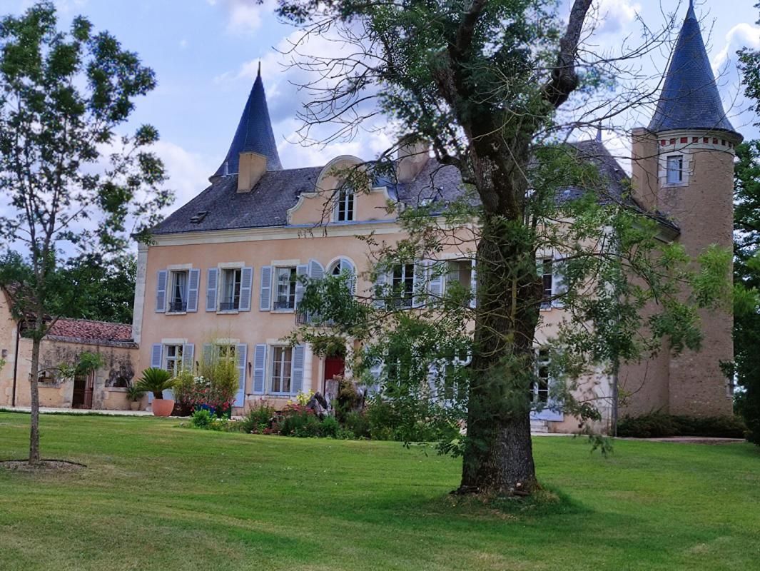 Château Lureuil 27 pièce(s) 980 m2