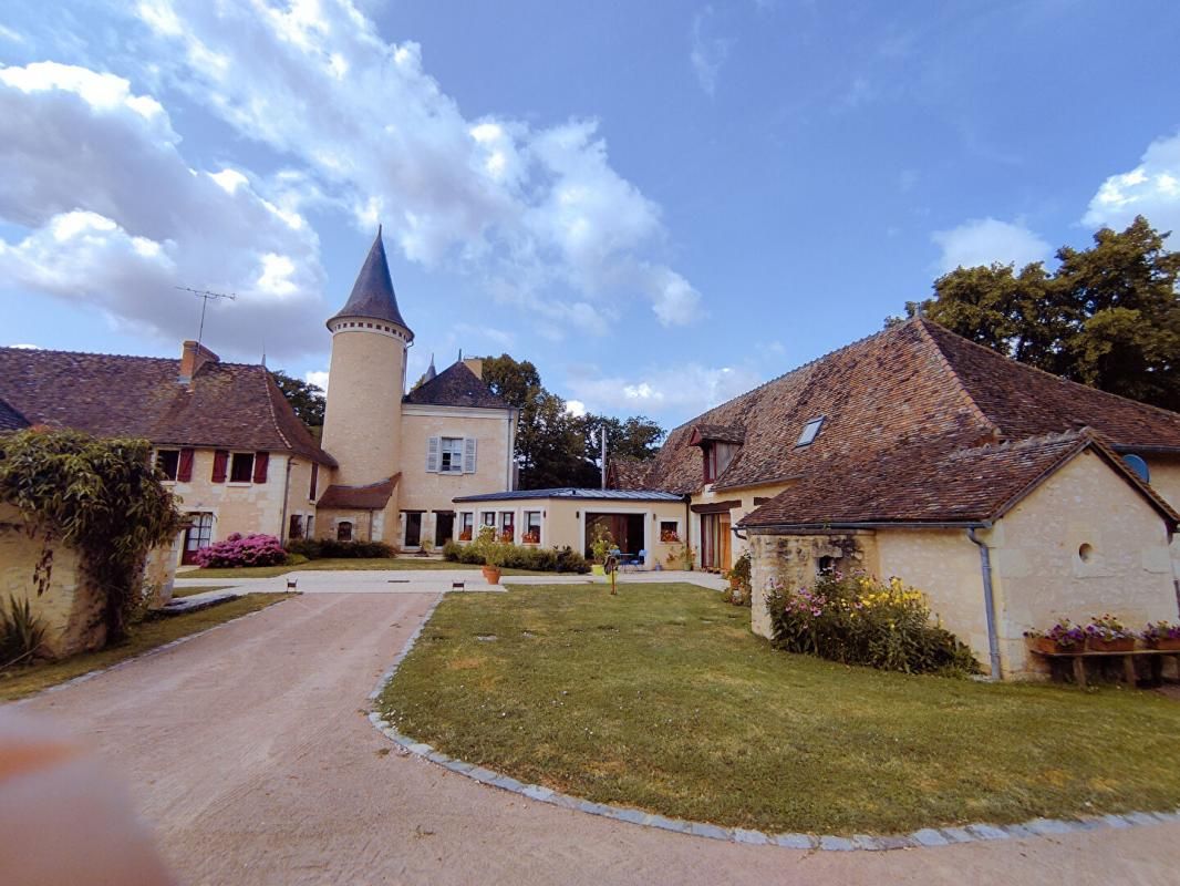 LUREUIL Château Lureuil 27 pièce(s) 980 m2 2