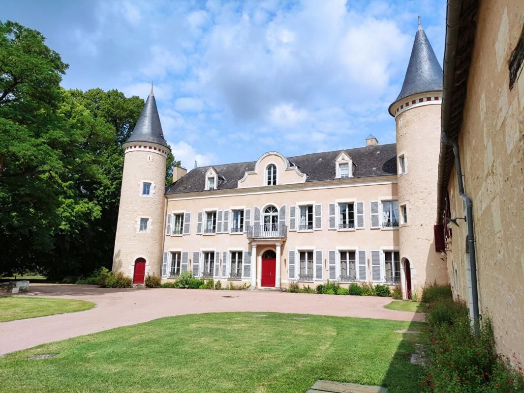 LUREUIL Château Lureuil 27 pièce(s) 980 m2 3