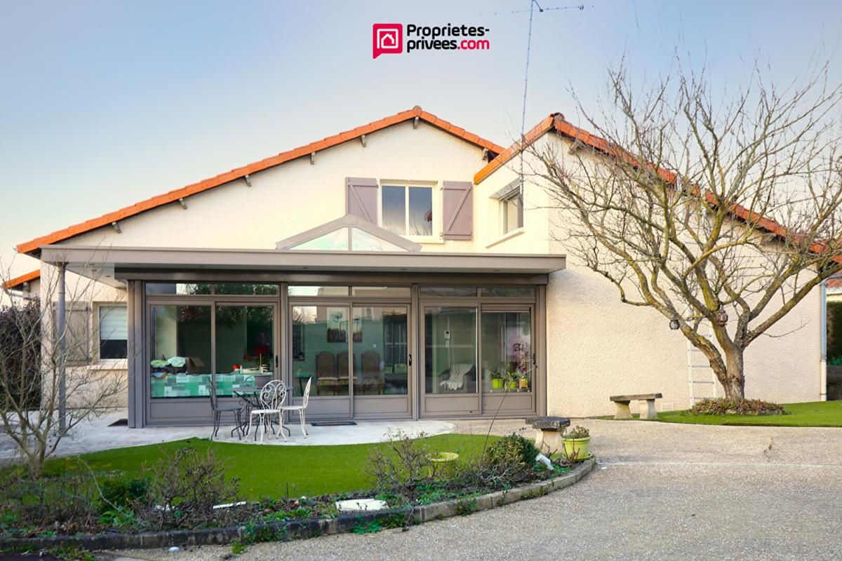 CHOLET Maison Maulévrier 211 m² 2