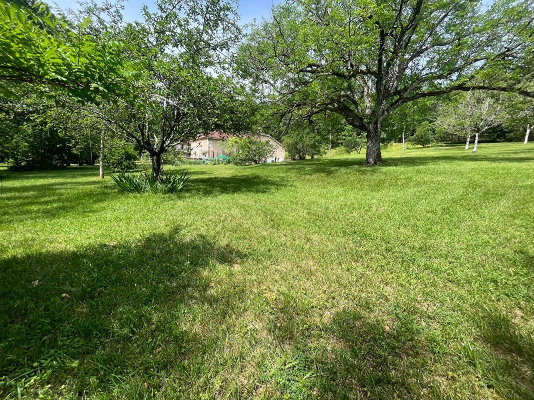 TRELISSAC Corps de ferme/gîte 280 m2 8 pièces 4