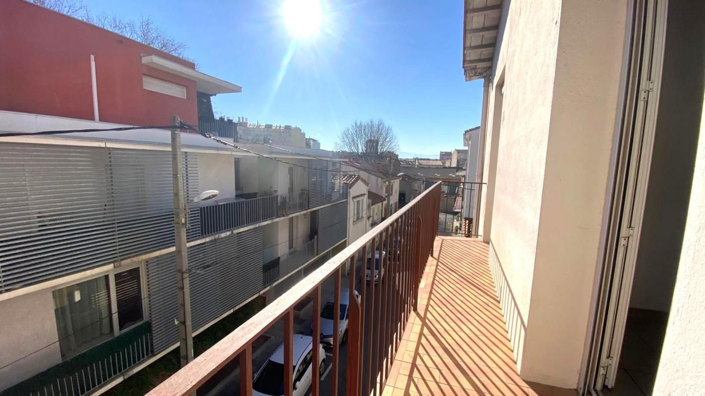 À Vendre  Appartement de 80 m² avec Balcon