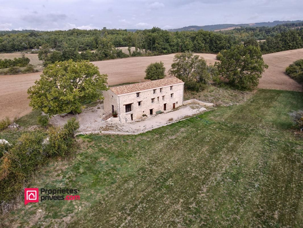 Mas de 270 m² en pleine campagne entre Lure et Ventoux