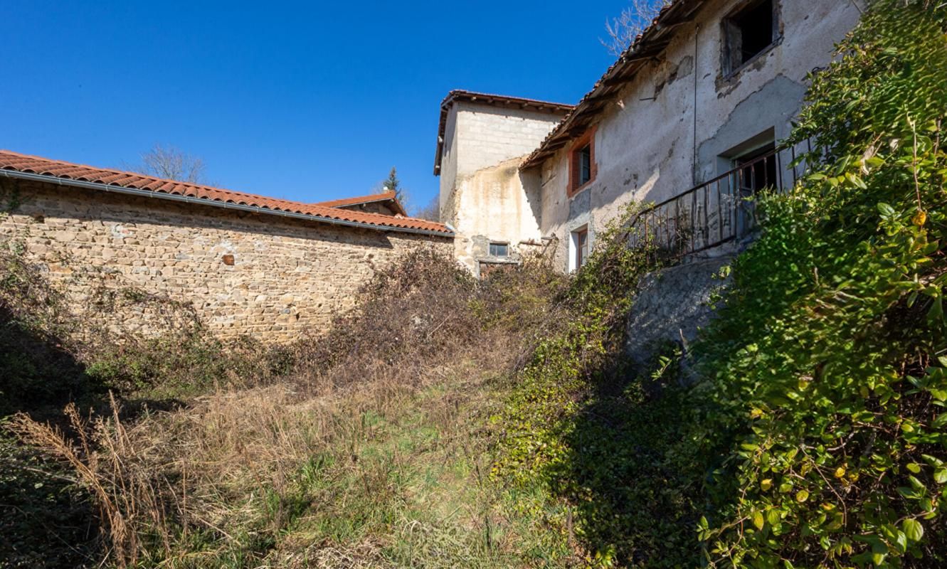 VIOLAY Maison de hameau avec court fermé et terrain 2