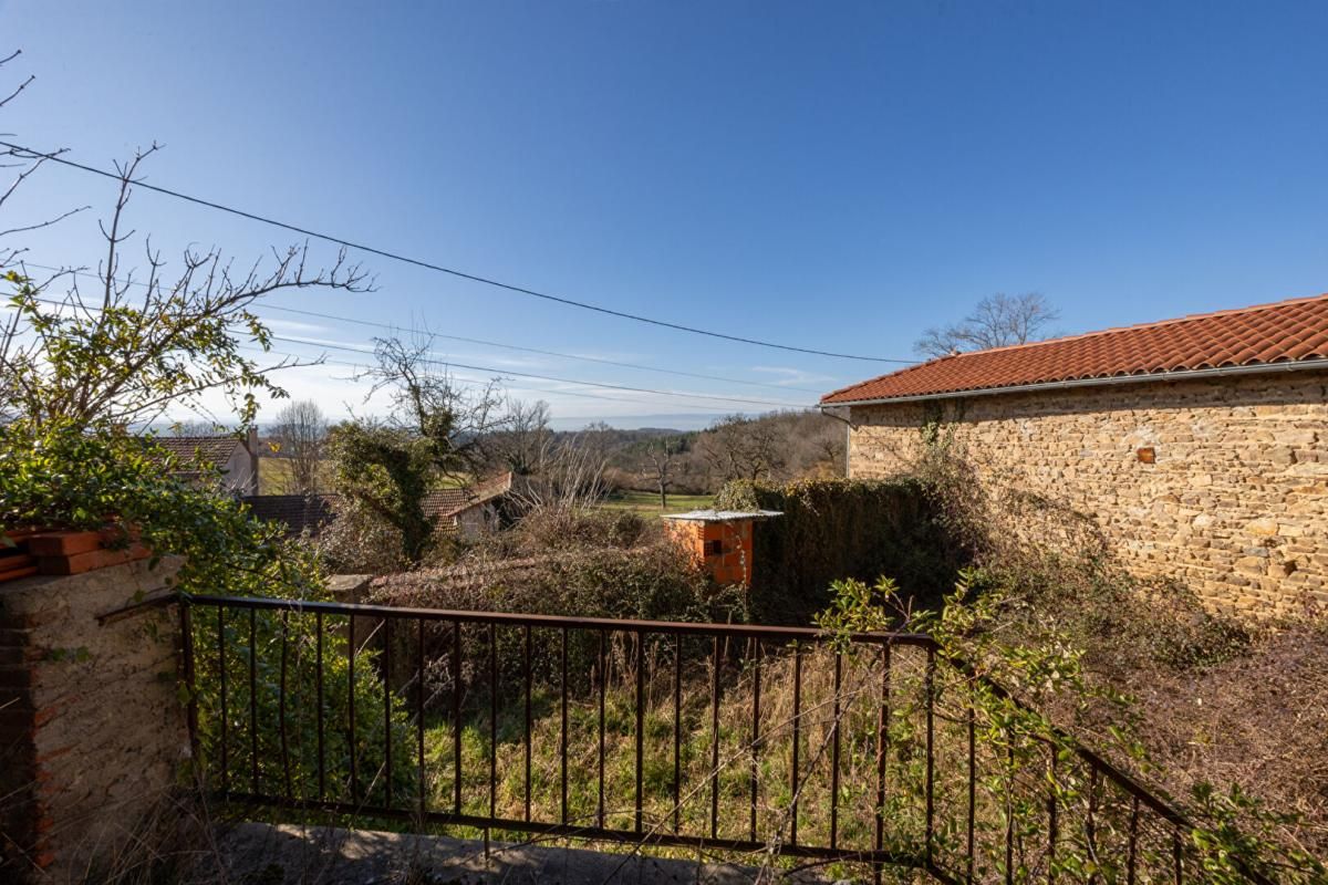 VIOLAY Maison de hameau avec court fermé et terrain 3