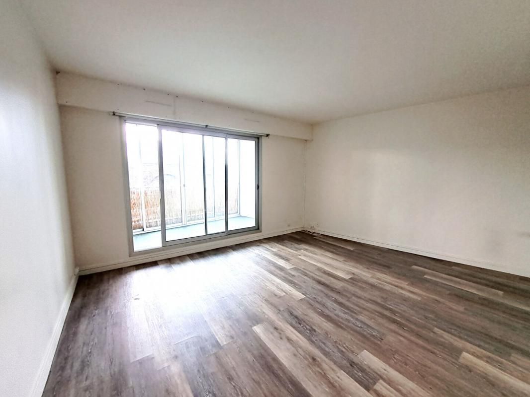 Appartement Paris  1 pièce(s) 30.84 m2