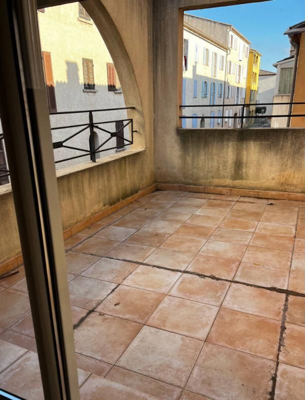 LE BEAUSSET T2 meublé avec terrasse 2