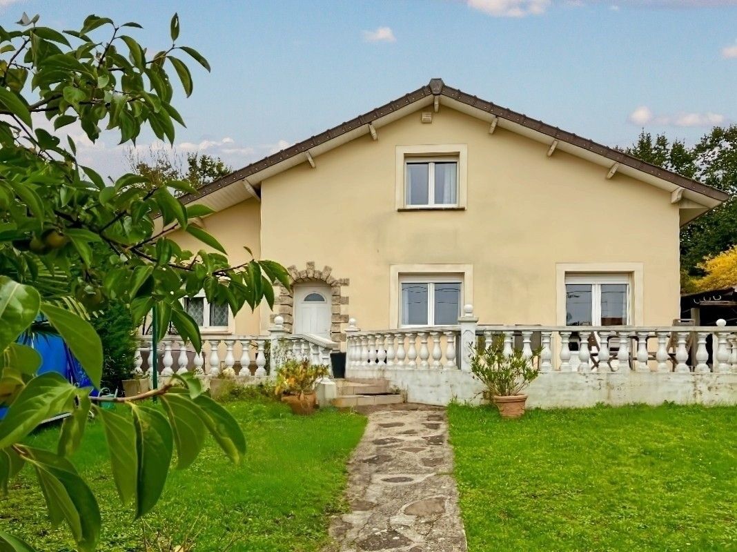 Belle maison de 6 pièces, 125 m2, avec terrasse et jardin dans le quartier résidentiel de Goussainville