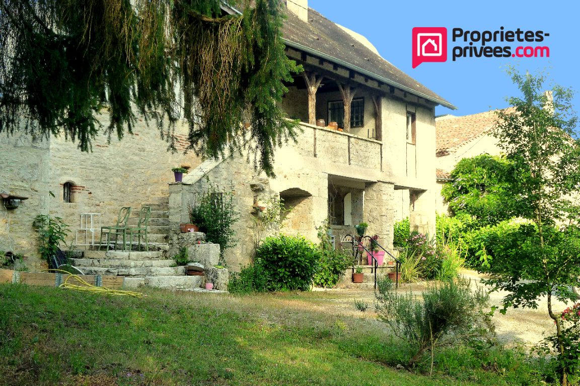 Maison de caractère rénovée, jardin et vue falaises, à 10 minutes de Cahors