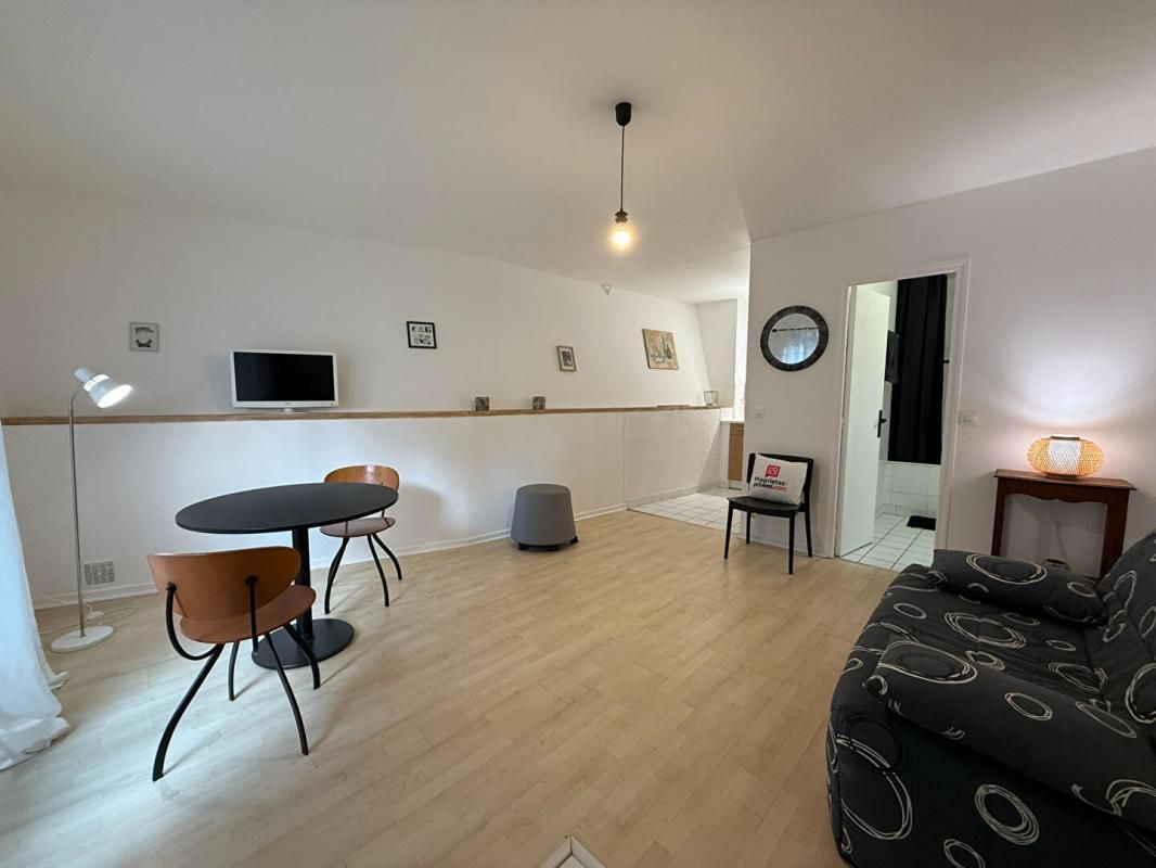 Studio 27 m² à Pontoise, place Notre Dame