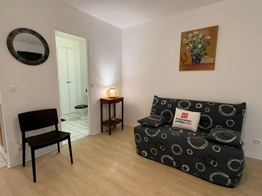 PONTOISE Studio 27 m² à Pontoise, place Notre Dame 4