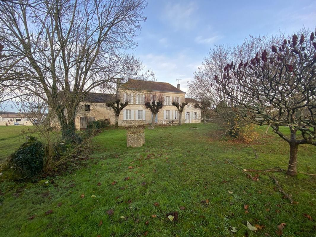 EXCLUSIVITE Maison charentaise  de 161 m2