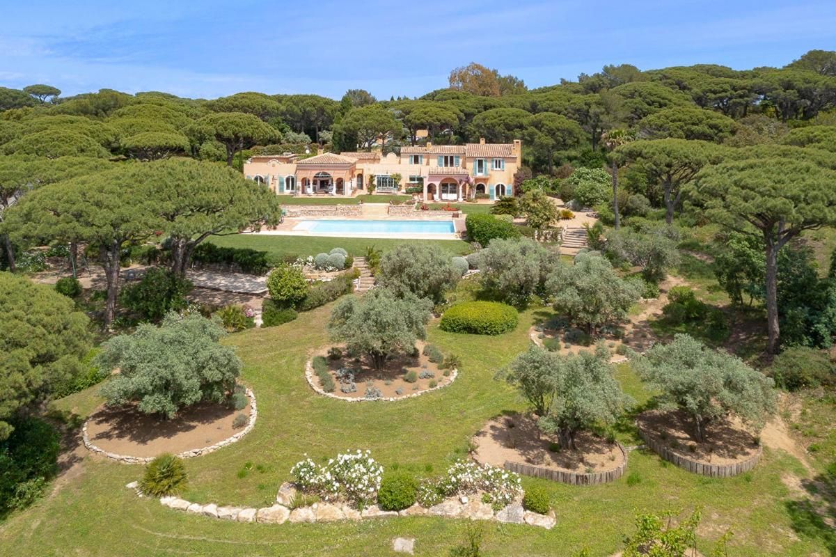 SAINT-TROPEZ SAINT-TROPEZ - VILLA D'EXCEPTION EN NUE-PROPRIÉTÉ - 10 pièces - 603 m2 - terrain de 2 hectares 4