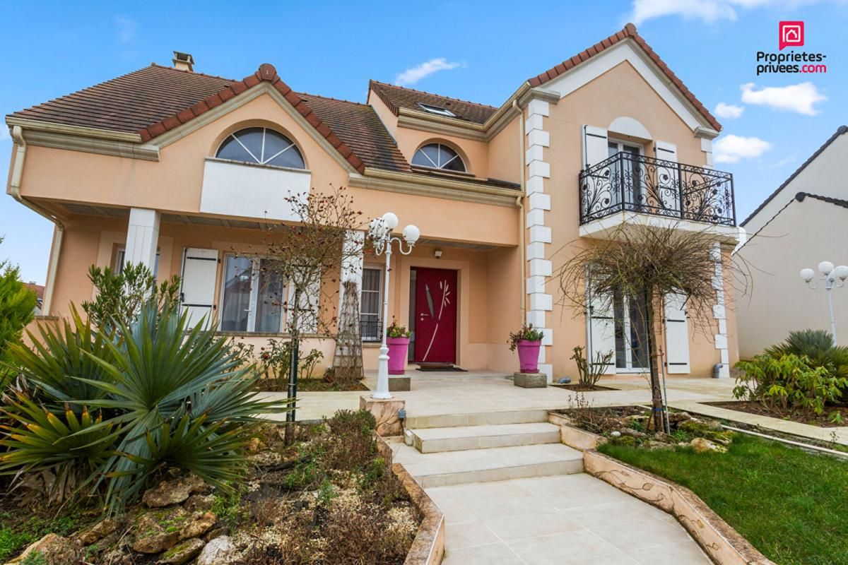 NANTEUIL-LES-MEAUX. Chaleureuse maison de caractère. 7 pièces. 5 chambres. Prix 579 900 euros. Honoraires charge vendeur