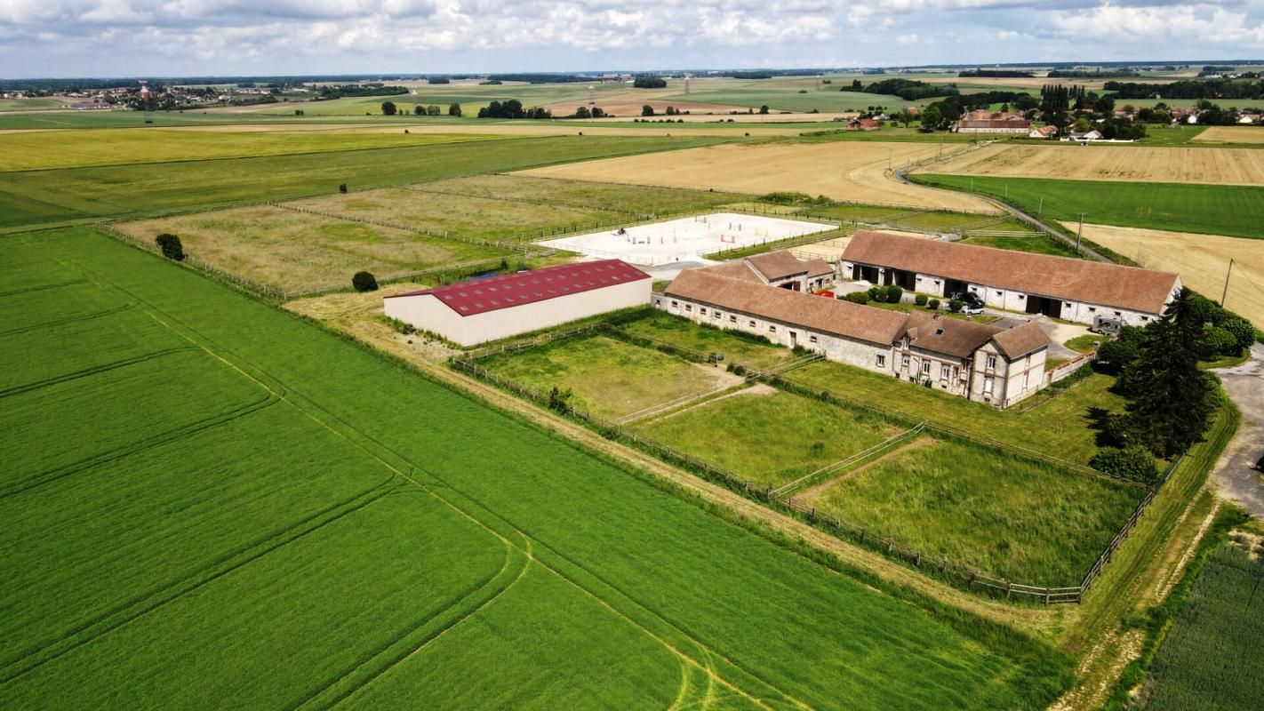 FONTENAY-TRESIGNY Corps de ferme Clos Fontaine 10 pièce(s) 200 m2 1