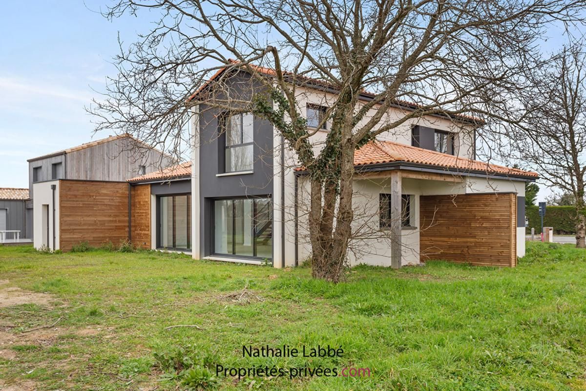 Maison Contemporaine très récente  Pornic Proche Mer 7 pièce(s) 166 m2 avec 2 garages (51m² et 24m²)