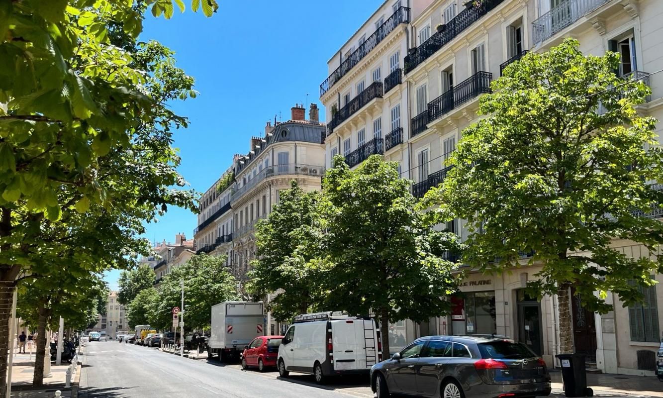 TOULON Superbe appartement Haussmannien de 180 m² en dernier étage avec ascenseur 2