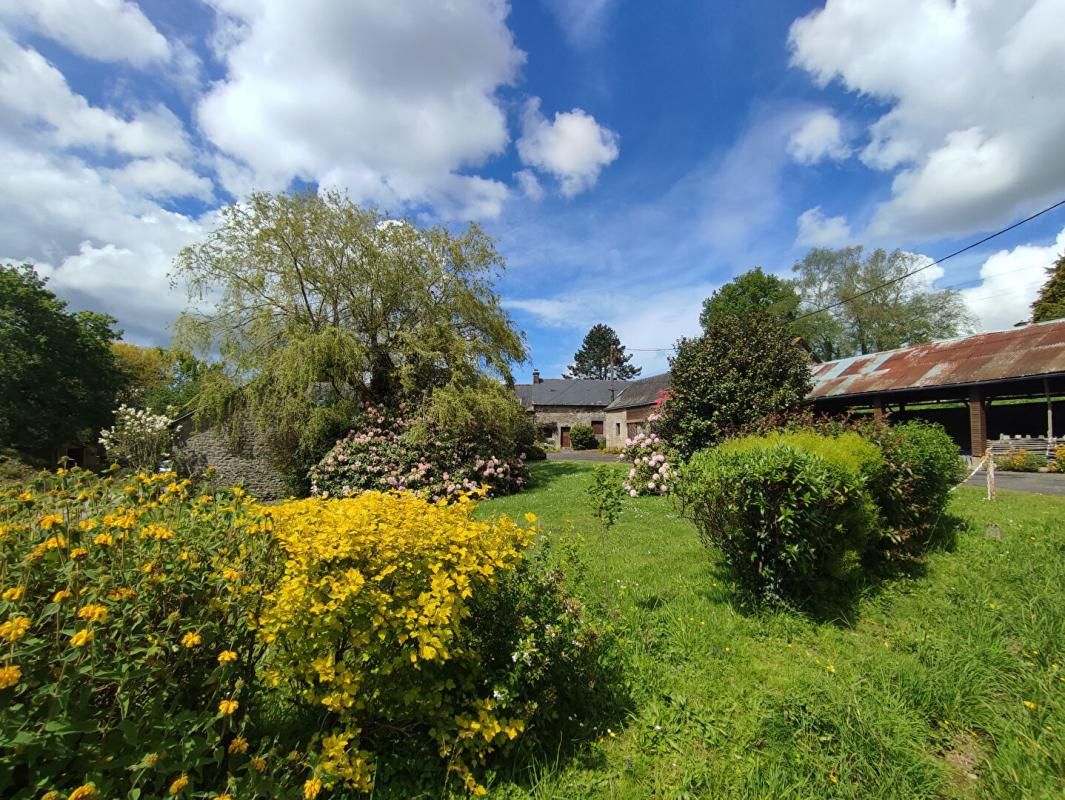 PONTIVY Maison traditionnelle de 163 m2 et ses dépendances 2