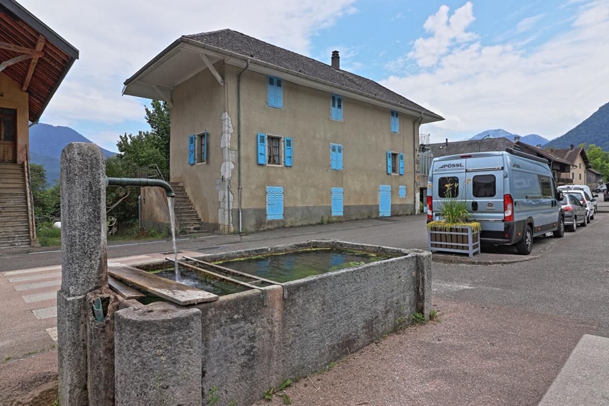 Maison T5 à rénover avec jardin et garage indépendant