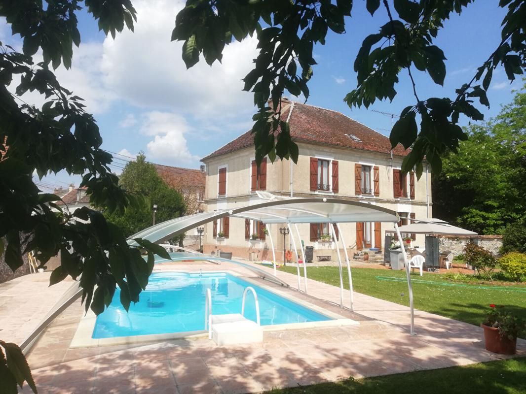 JOUY-LE-CHATEL MAISON BOURGEOISE 186 M2 AVEC PISCINE CHAUFFÉE ET COUVERTE 280 000 1