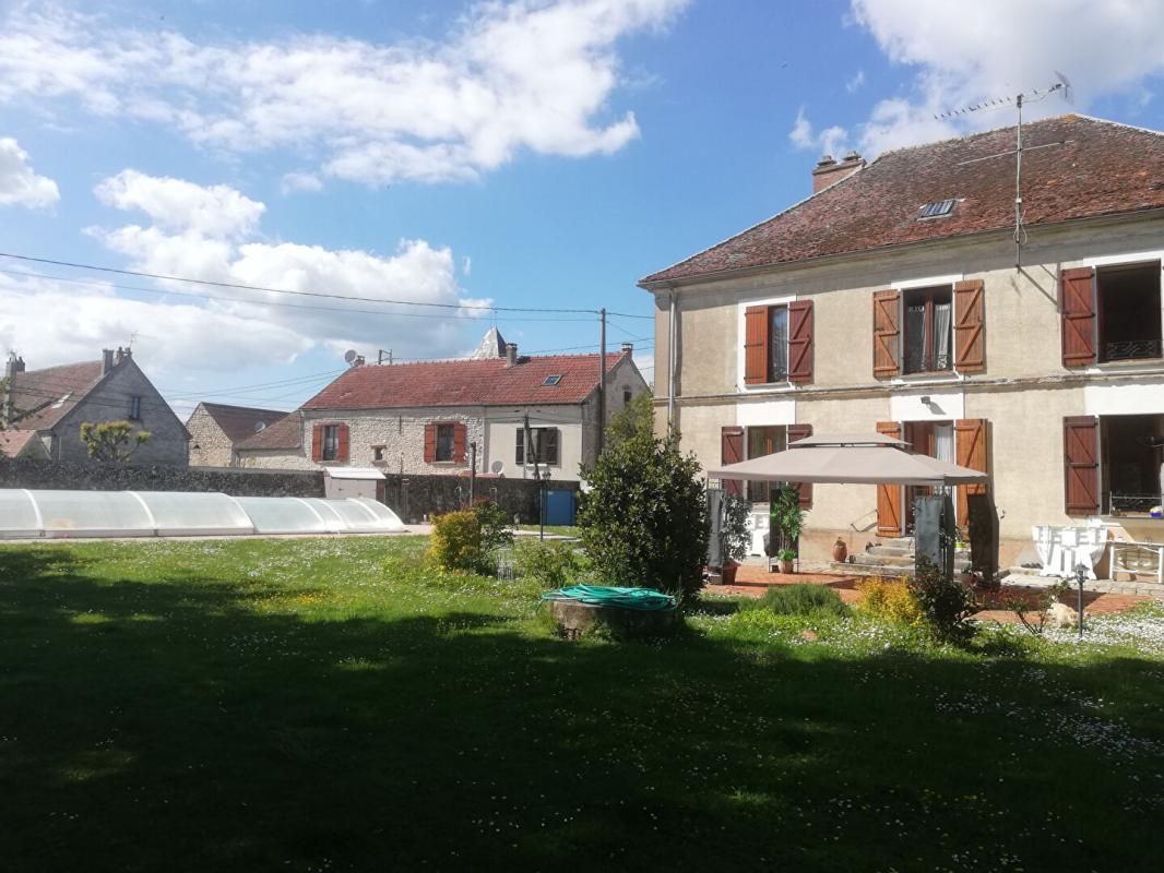 JOUY-LE-CHATEL MAISON BOURGEOISE 186 M2 AVEC PISCINE CHAUFFÉE ET COUVERTE 280 000 2