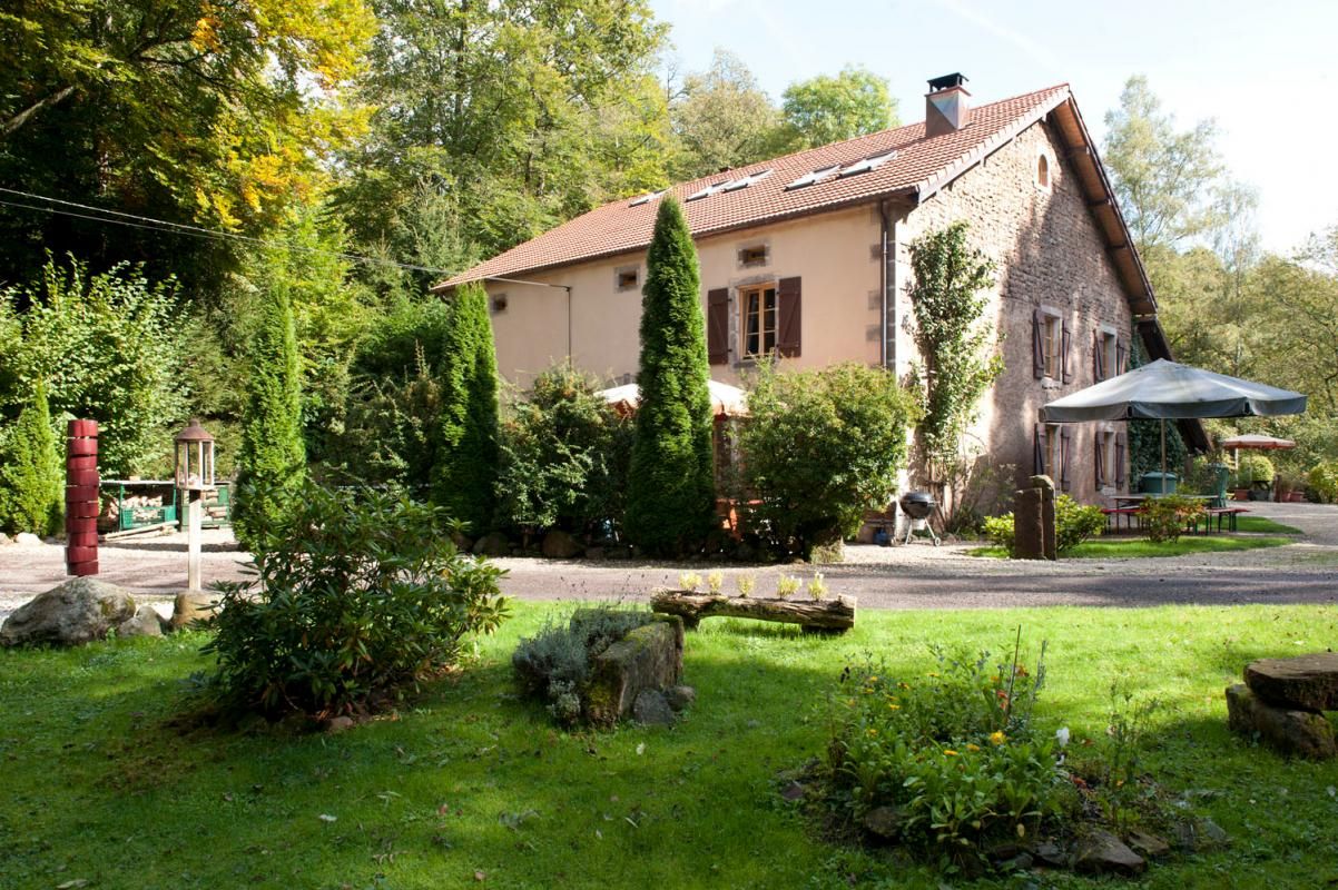 SAINTE-MARIE-EN-CHANOIS maison 14 pièces au calme avec étang 1