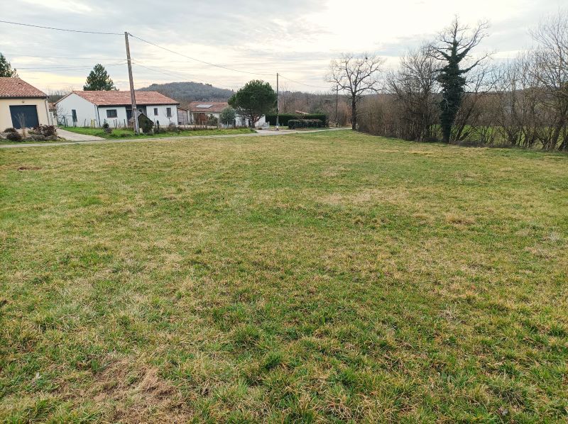 GIGOUZAC Terrain  constructible à vendre Gigouzac 1955 m2 1