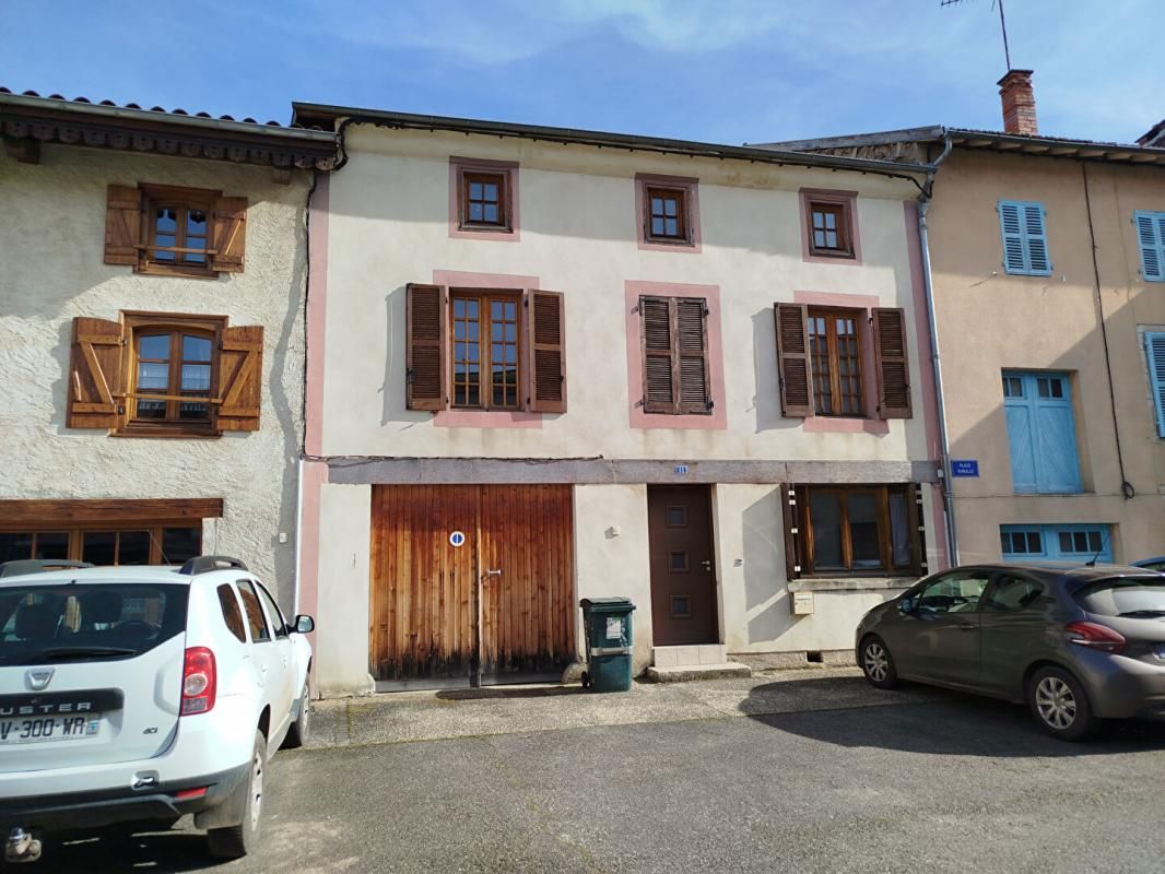 DORE-L'EGLISE Maison de ville rénovée avec jardin et dépendances 1