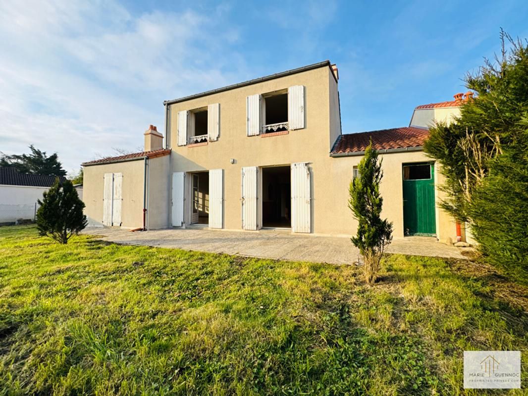 BASSE-GOULAINE Maison de 130m2 avec garage de 48m2 et atelier proche du centre bourg de Basse-Goulaine 1