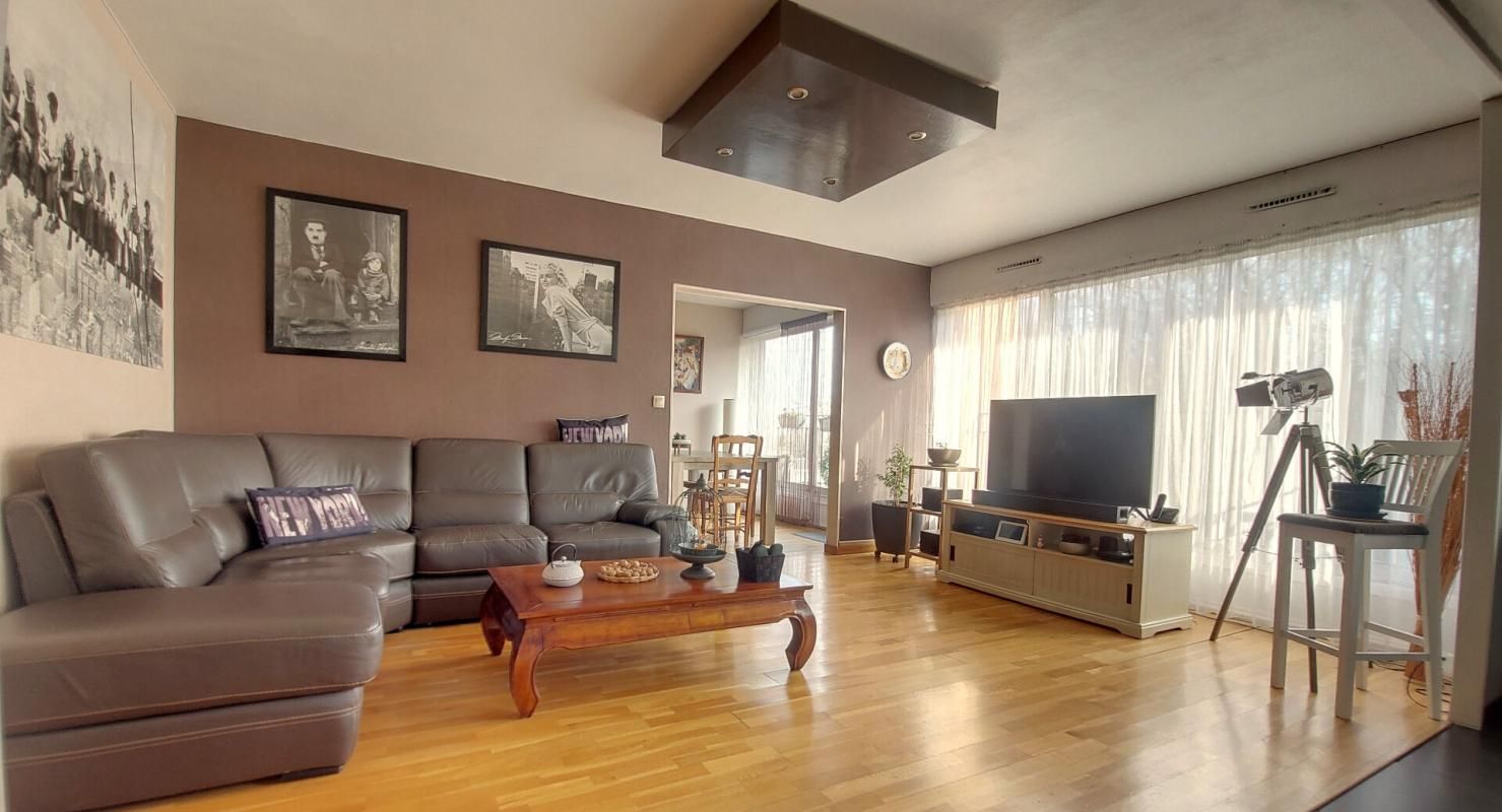 91800- BRUNOY- Appartement T5- 98,5 m² + cave+ 2 places de parking