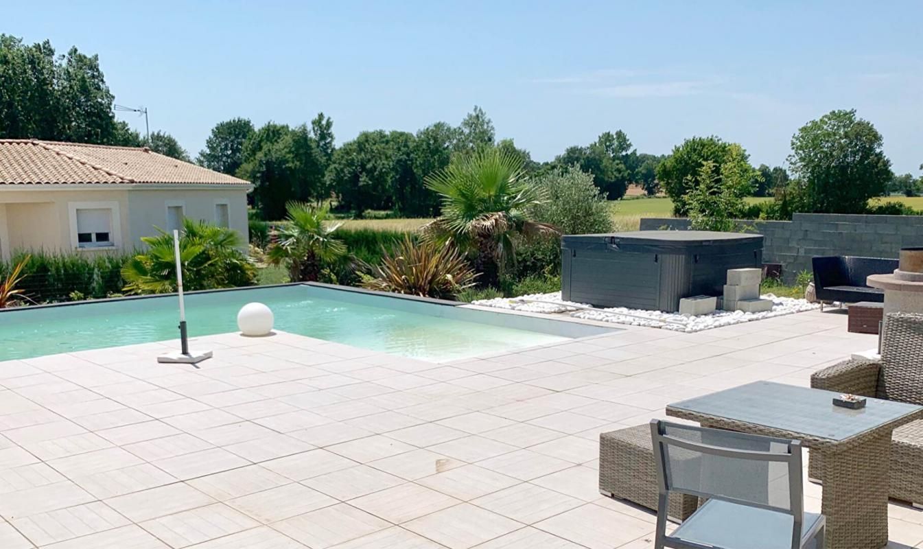 CHAMPNIERS JAULDES (16560) : Pavillon contemporain avec piscine 160m2 1