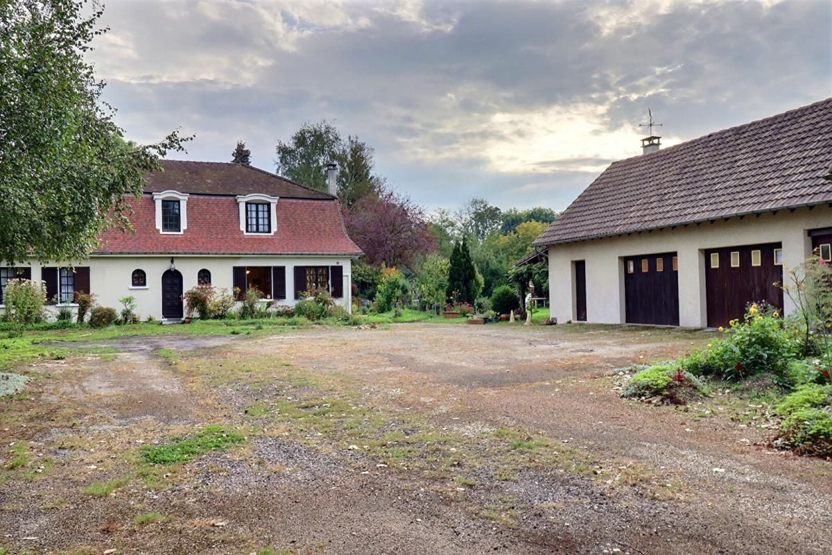 BASSOU Environnement bucolique pour cette demeure de charme à 1 h 45 de Paris au  bord de l'Yonne 3