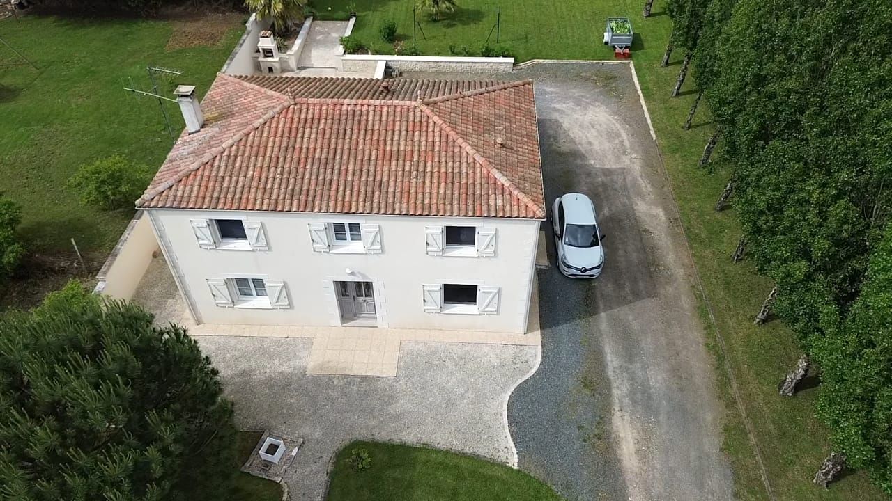 FONTENAY-LE-COMTE Maison Rives D Autise 5 pièces, 152 m2 1