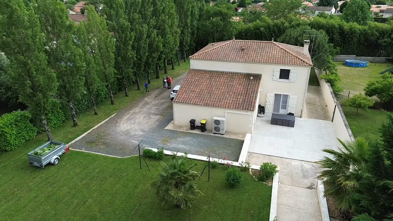 FONTENAY-LE-COMTE Maison Rives D Autise 5 pièces, 152 m2 2