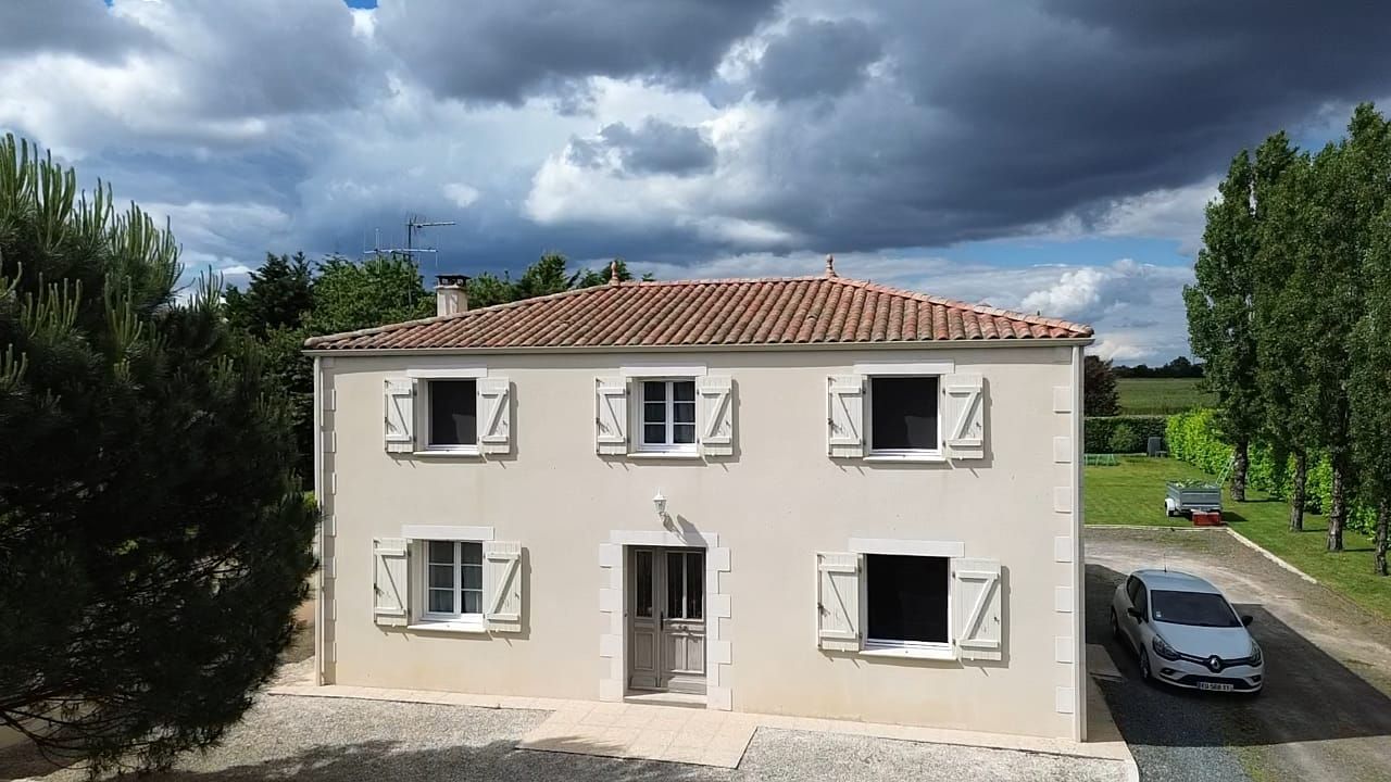 FONTENAY-LE-COMTE Maison Rives D Autise 5 pièces, 152 m2 3