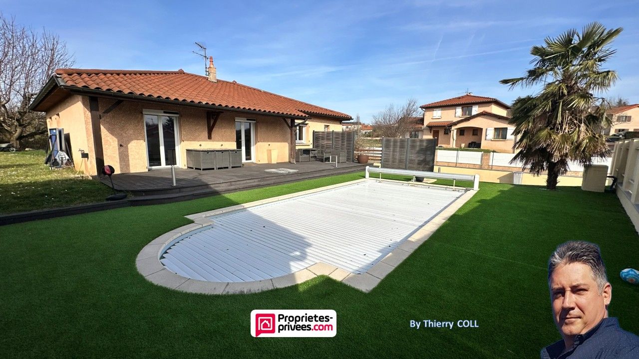 Maison 240 M² Saint Priest 7 pièce(s) Piscine