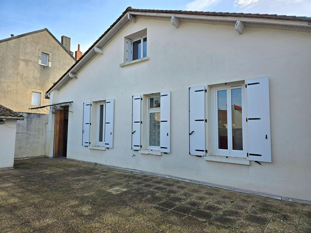 PERIGUEUX Appartement F5, au centre de Périgueux, avec terrasse privative de 80 m² 2